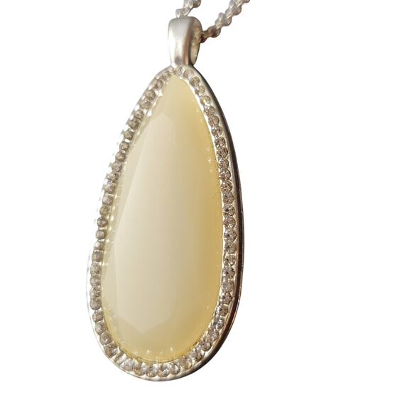 Silver Tone Layered Necklace Leaf and Teardrop Pendants 38" Chain - Picture 3 of 10